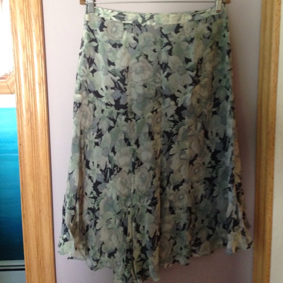 Banana Republic Silk Floral Flowing Midi-skirt - Picture 2 of 3