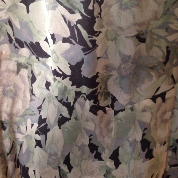 Banana Republic Silk Floral Flowing Midi-skirt - Picture 3 of 3