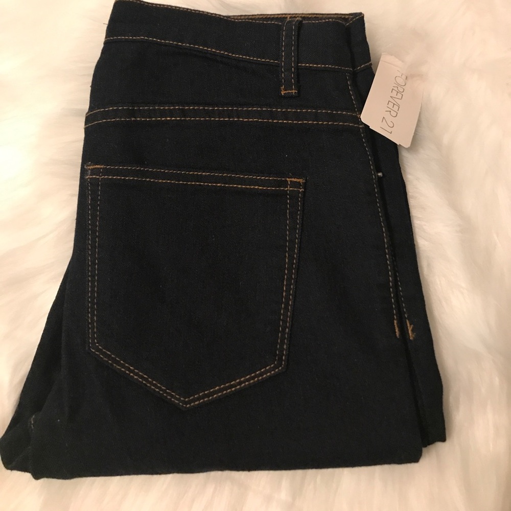 High waisted jeans.