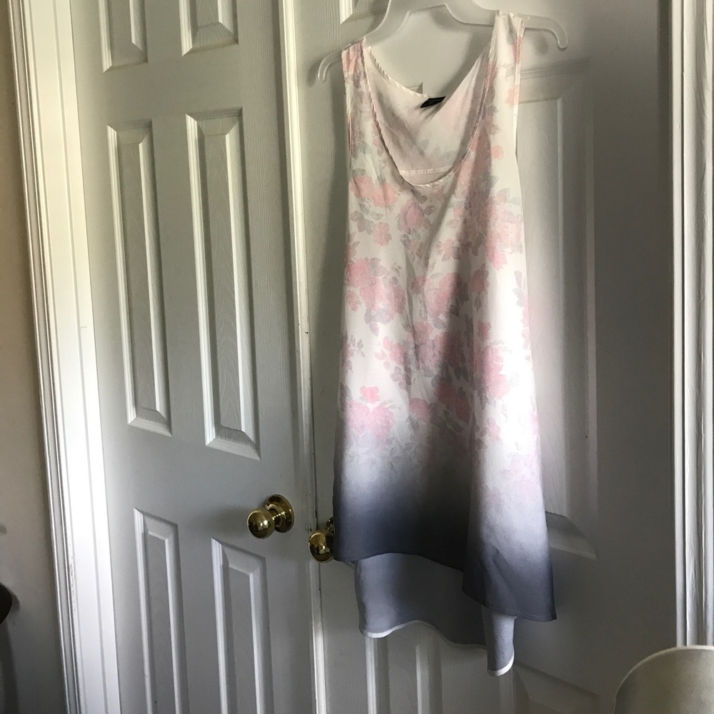 Sleeveless blouse with floral print.