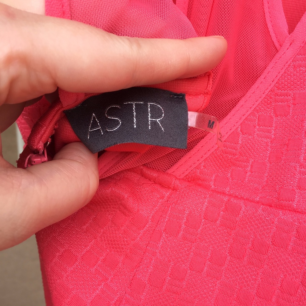 LIKE NEW! SUPER SEXY ASTR Coral Dress! - Picture 7 of 8