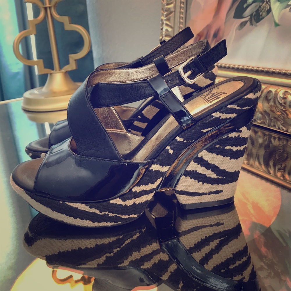 FINAL PRICE: Sofft Printed Wedge