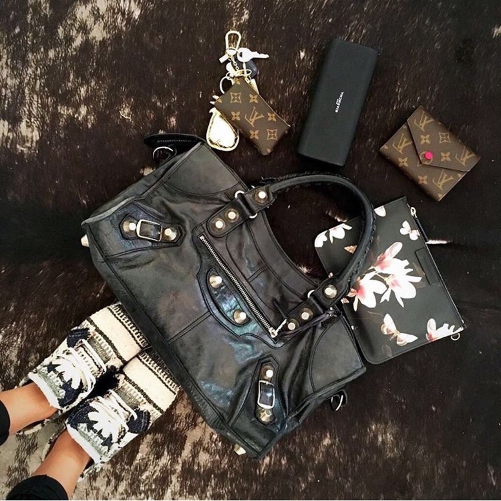 Balenciaga Part Time giant hardware