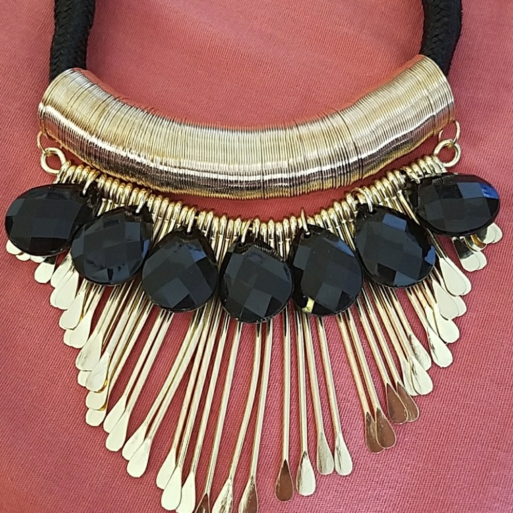 Beautiful necklace - Picture 2 of 3