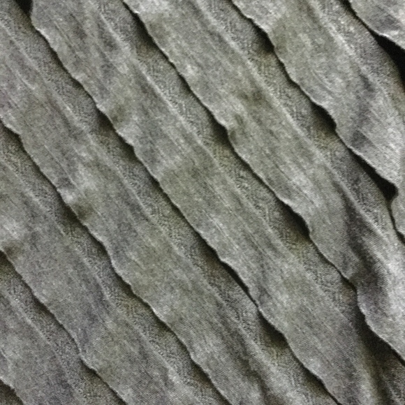 Small AB Studio Gray Ruffle Top! - Picture 2 of 5