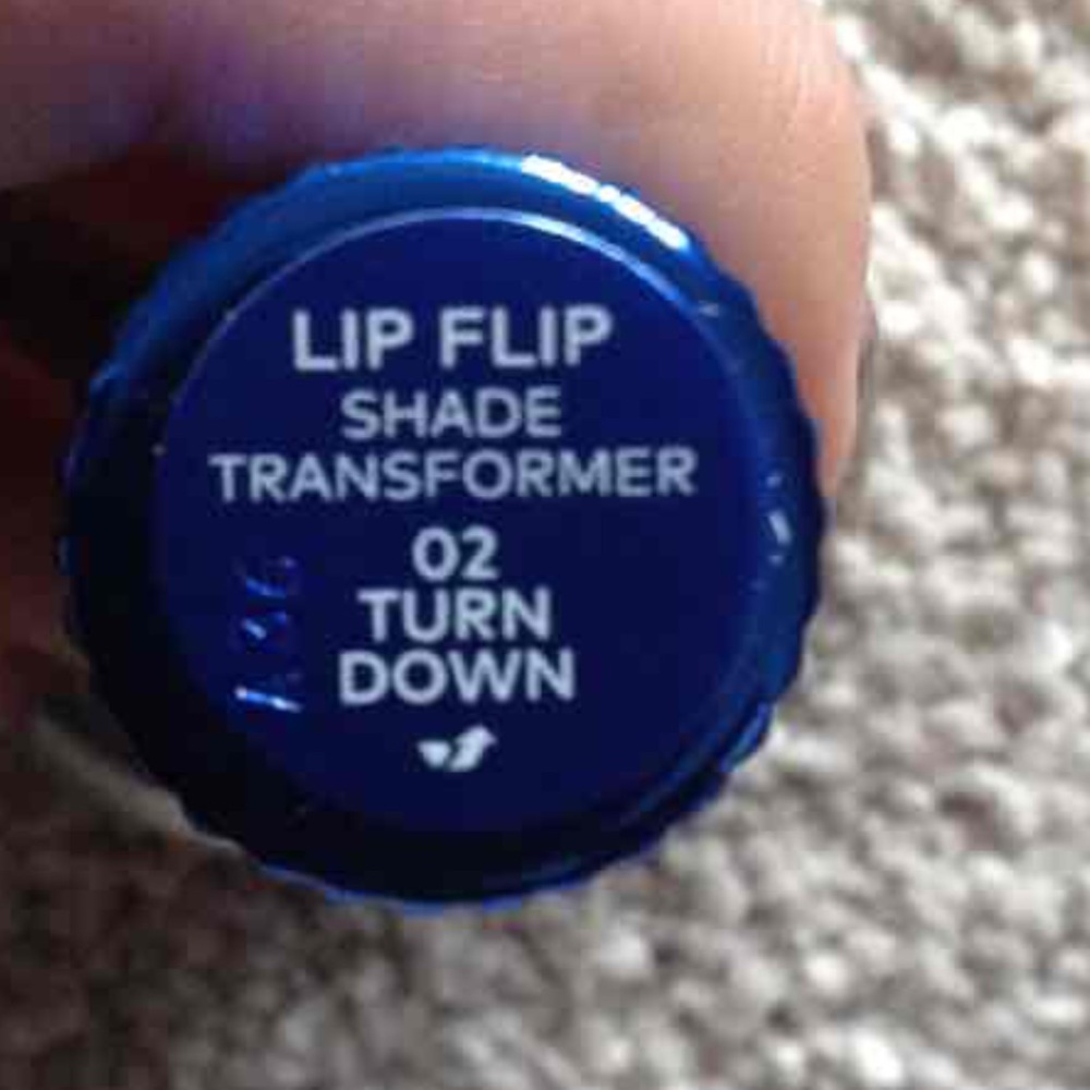 Estee Edit Lip Flip Shade Transformer - Picture 3 of 3