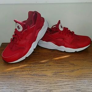 Red Nike Huarache