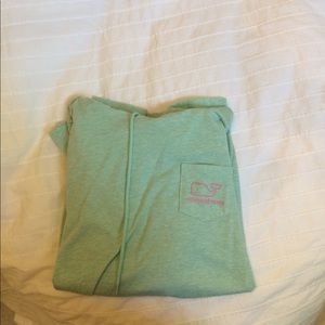 vineyard vines light green shirt