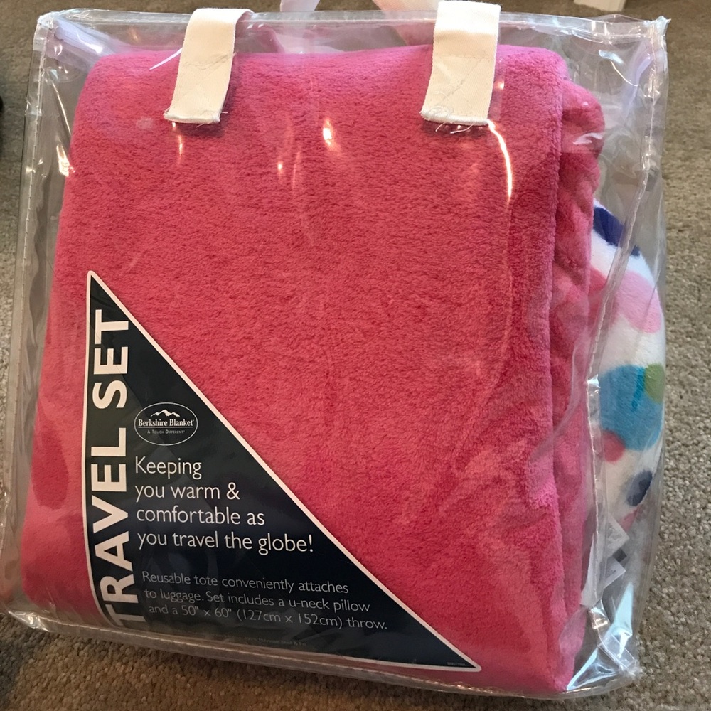 NEW Pillow/Blanket Travel Set