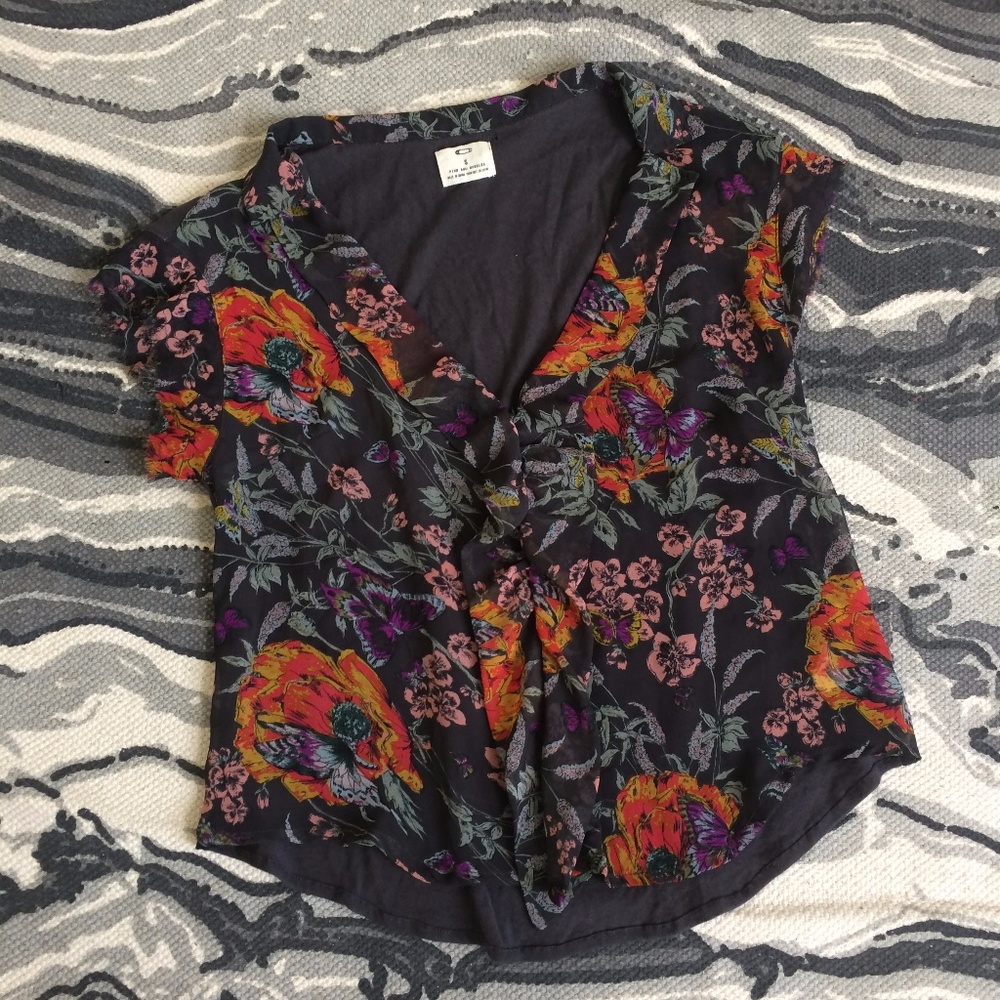 UO Floral Pattern Flowy Shirt S