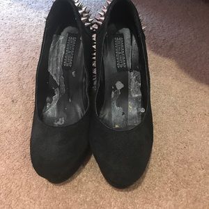 URBAN OUTFITTERS DEENA & OZZY SPIKED WEDGES