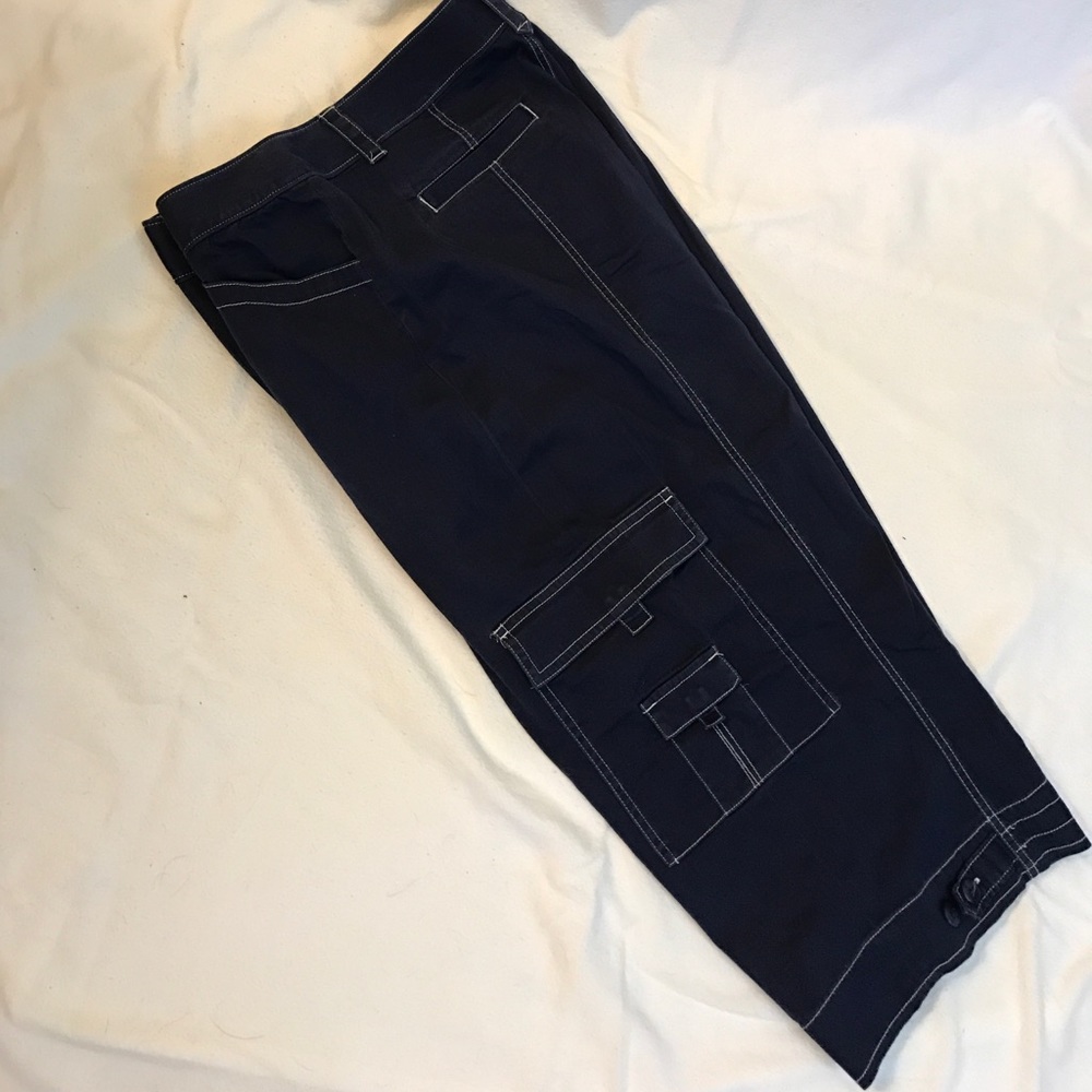 Navy cropped pants