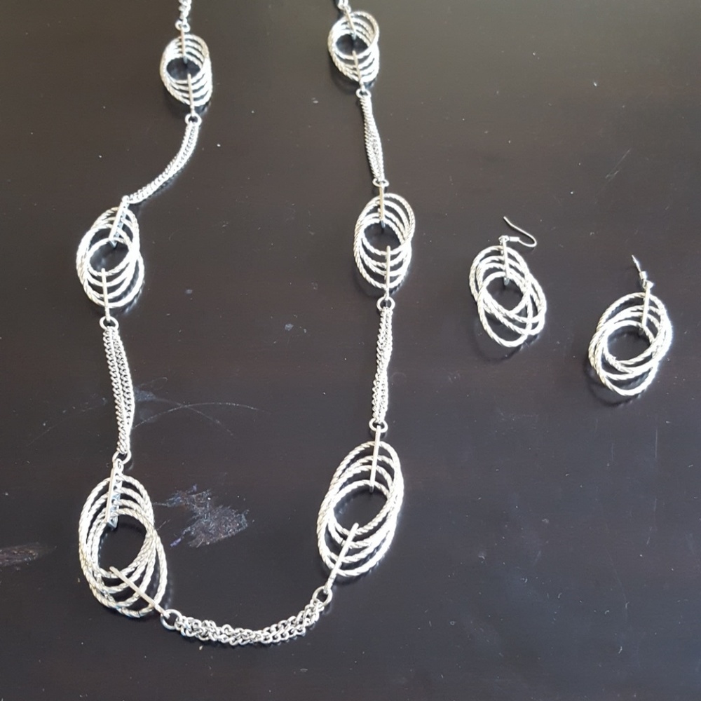 💍3 for $20👗Silver Hoop Necklace & Earrings