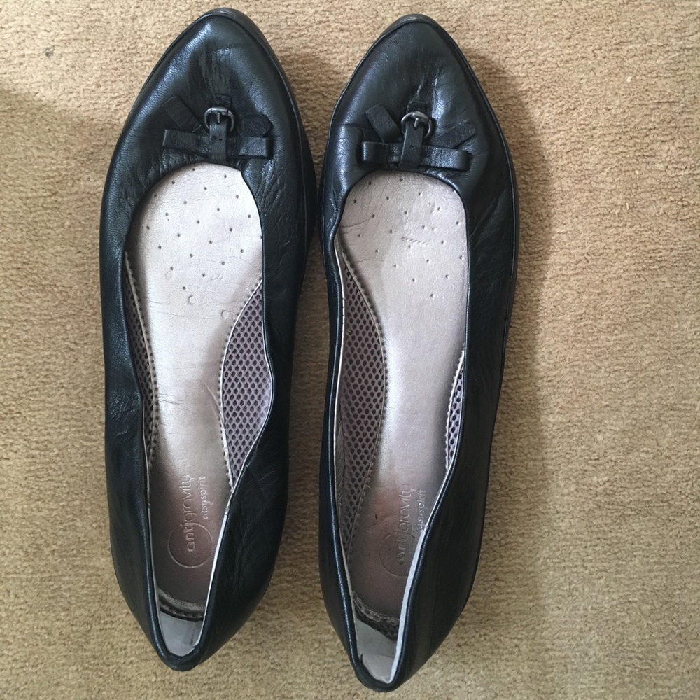 Easy Spirit black flats