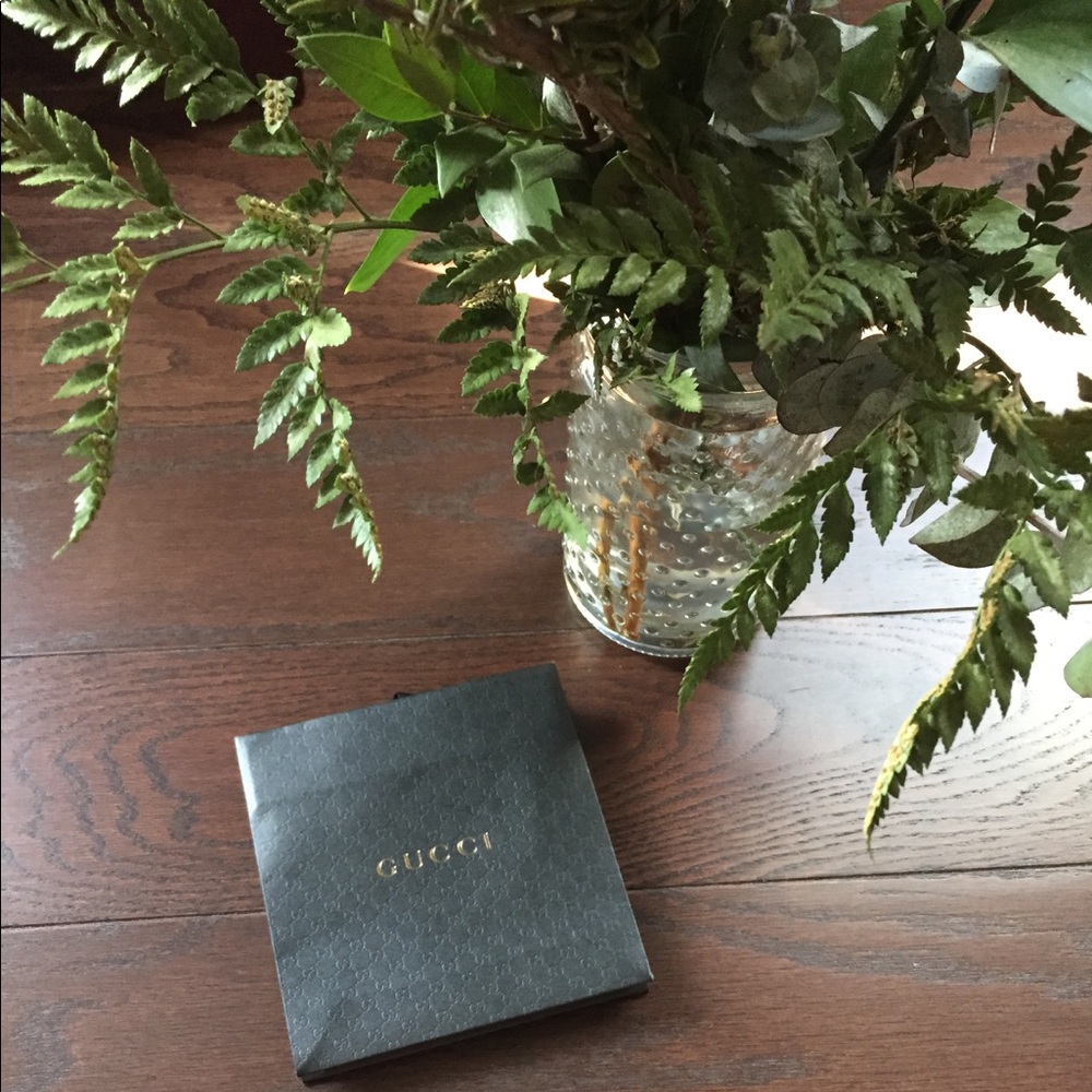 Gucci shopping bag