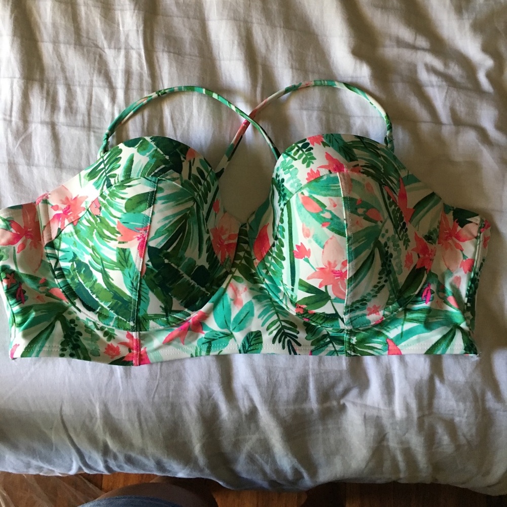 NWOT Bikini Top 🌴