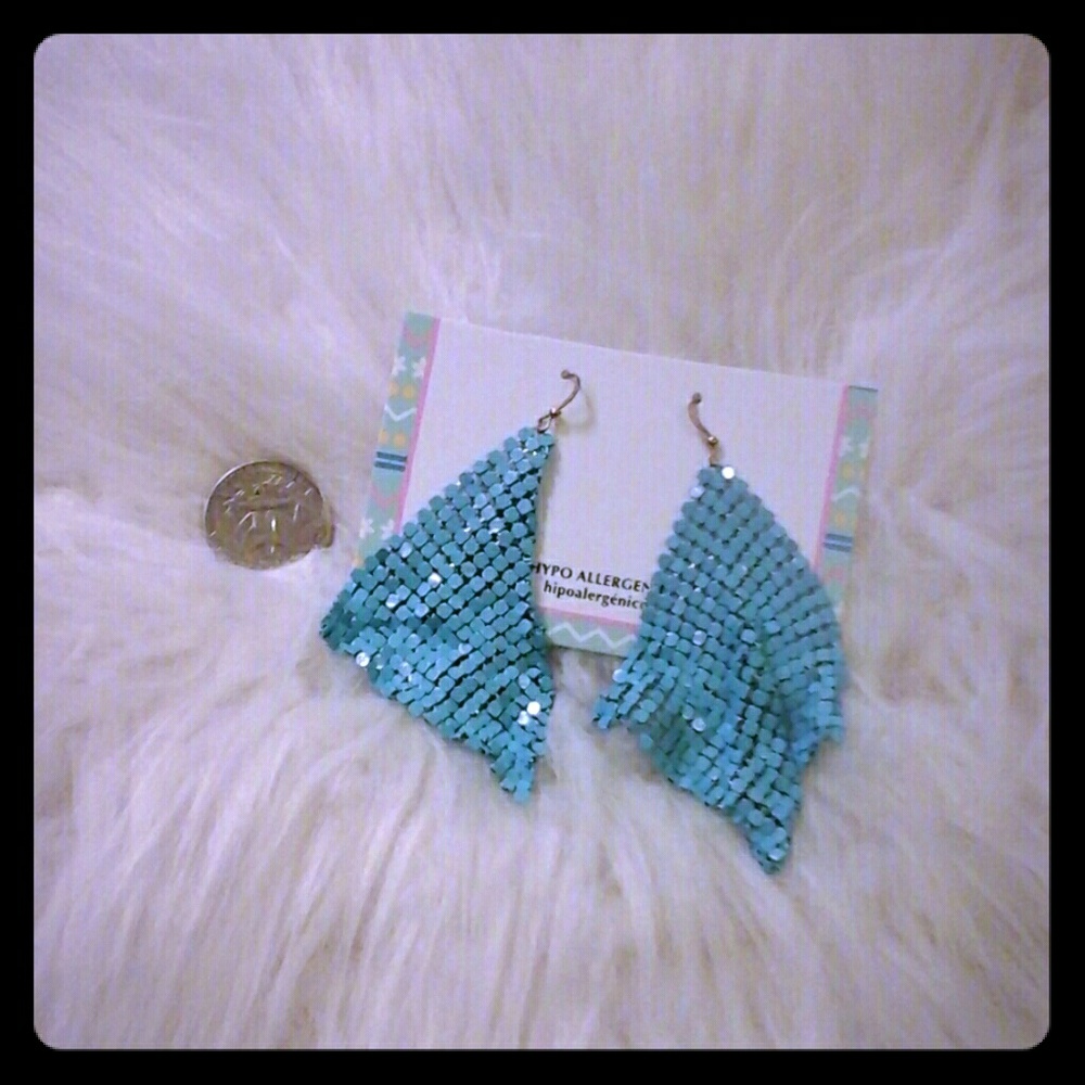 Fun aqua/ turquoise earrings! Like new!
