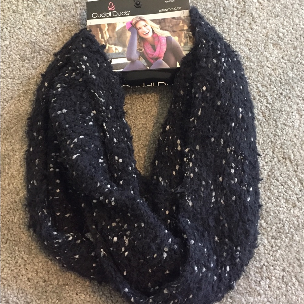 Cuddl duds infinity scarf