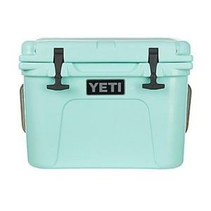 🐳ISO YETI COOLER🐳