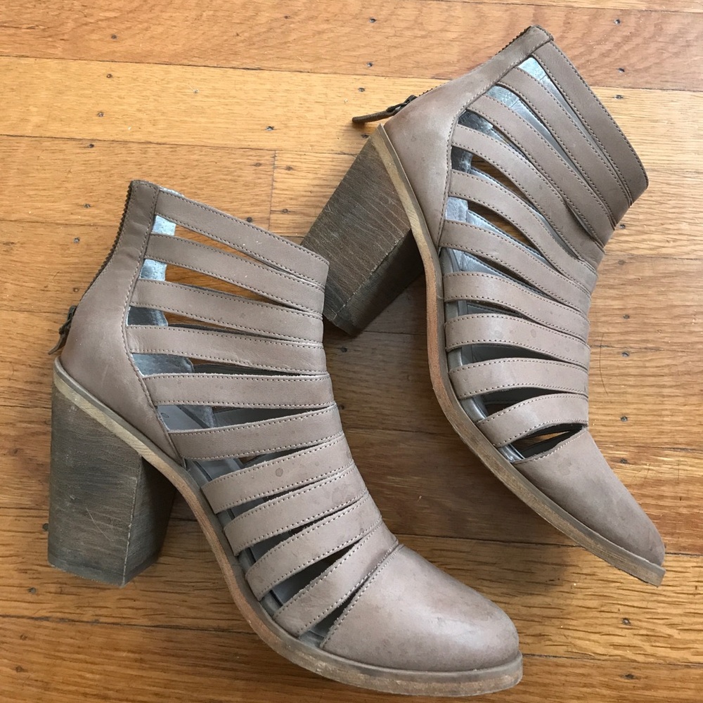 Hinge Dresden Caged Bootie - Picture 2 of 5