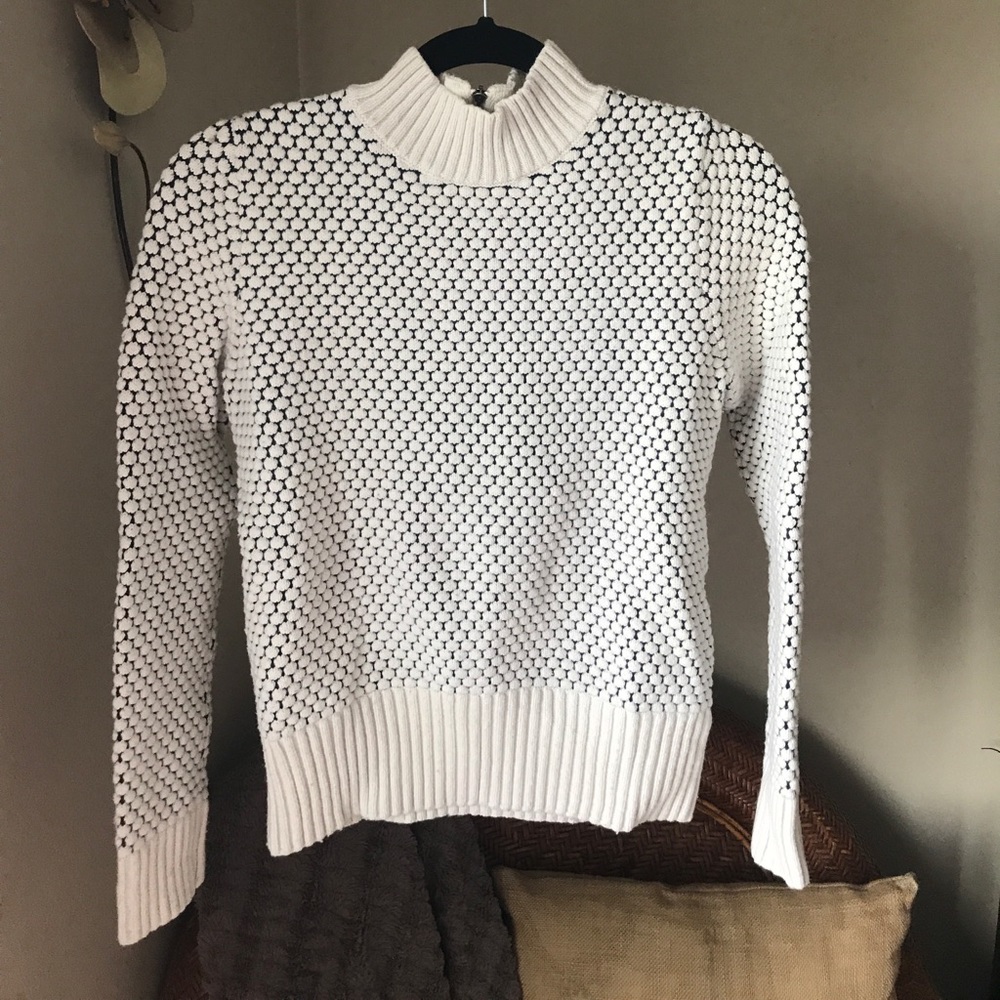 Mock turtle neck zip closure sweater