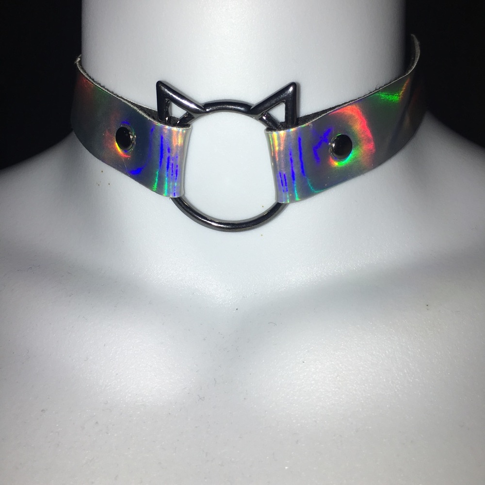 Holo cat choker never worn 3 size buttons