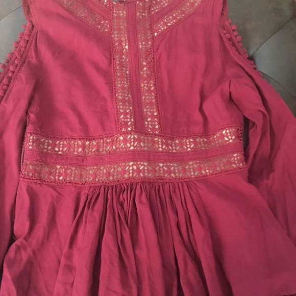 NWT Blush Noir Cold Shoulder Peplum Top - Picture 5 of 5