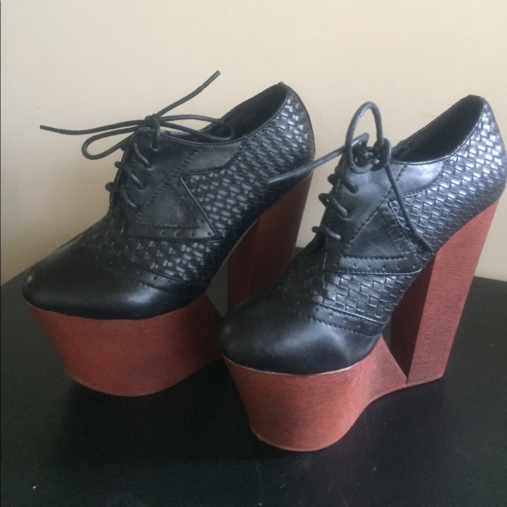 Privileged Cut-Out Platforms - Picture 2 of 6