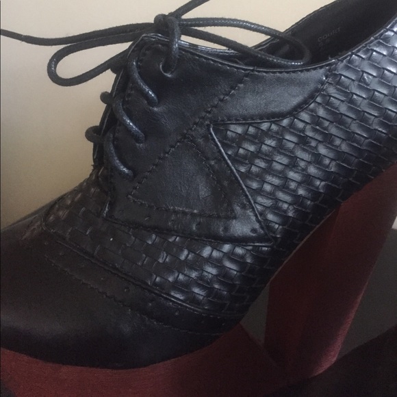 Privileged Cut-Out Platforms - Picture 3 of 6