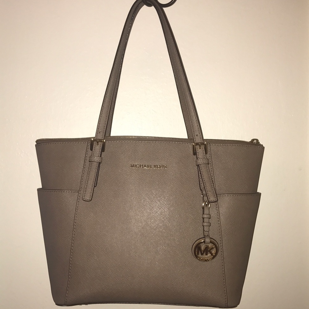 EUC - Jet Set Large Top-Zip Saffiano Leather Tote