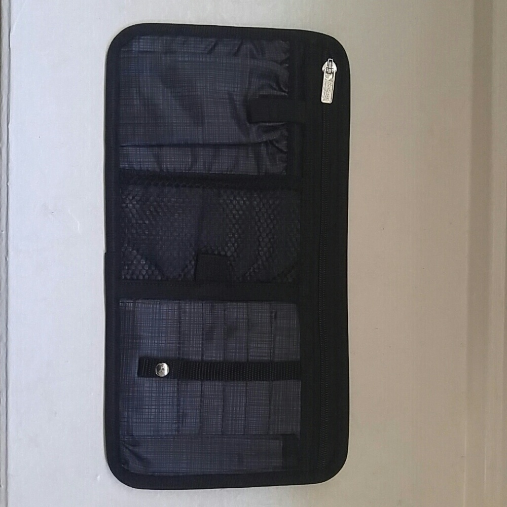 Thirty-one Made in The Shade Pocket in Black Cross