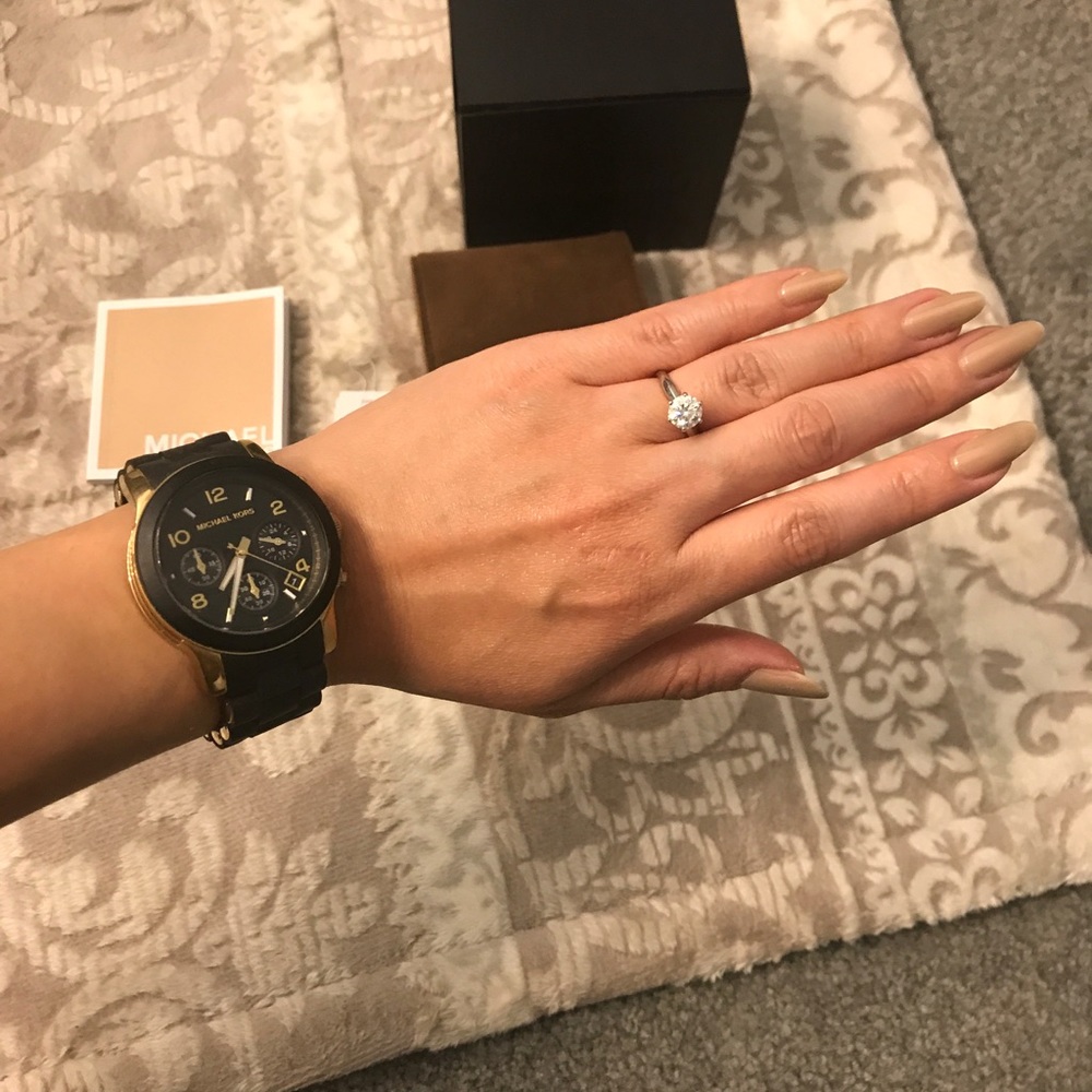 Michael Kors Watch worn only once- Practically new - Picture 1 of 8