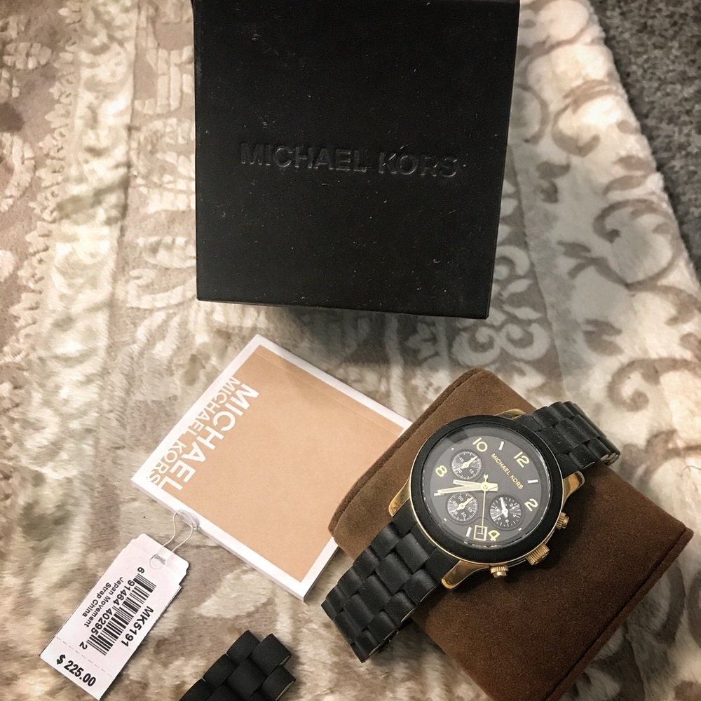 Michael Kors Watch worn only once- Practically new - Picture 2 of 8