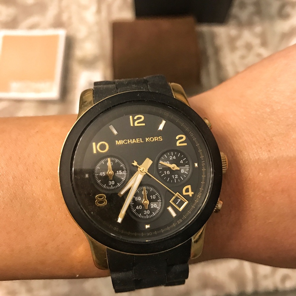 Michael Kors Watch worn only once- Practically new - Picture 7 of 8