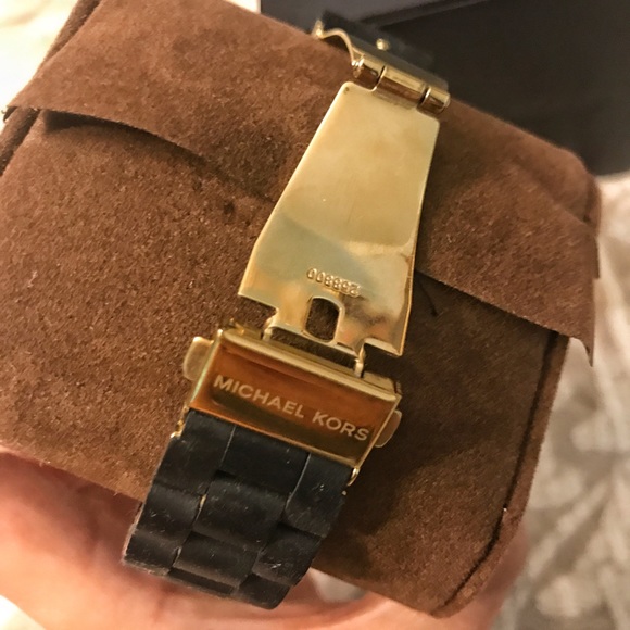 Michael Kors Watch worn only once- Practically new - Picture 4 of 8