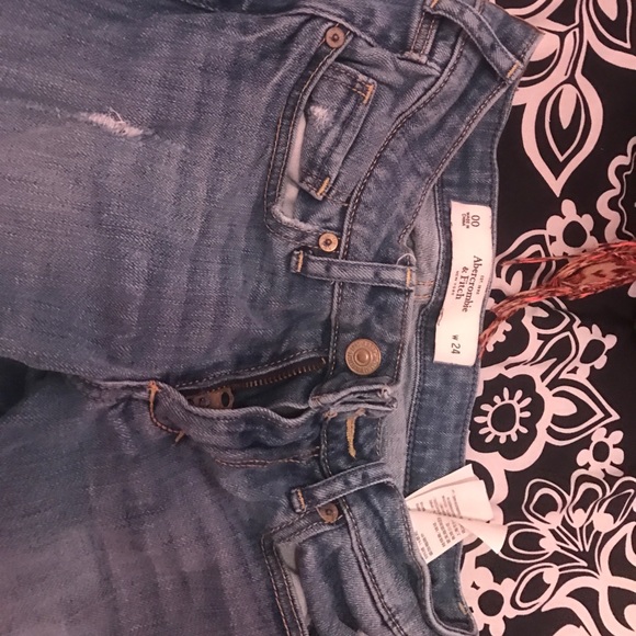 ABERCROMBIE AND FITCH JEANS - Picture 2 of 4