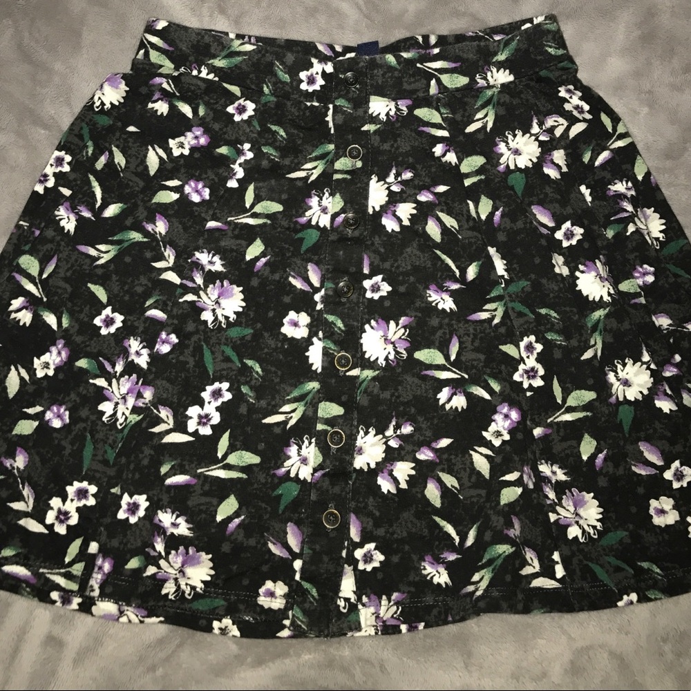 American Eagle Black Floral Skirt✨