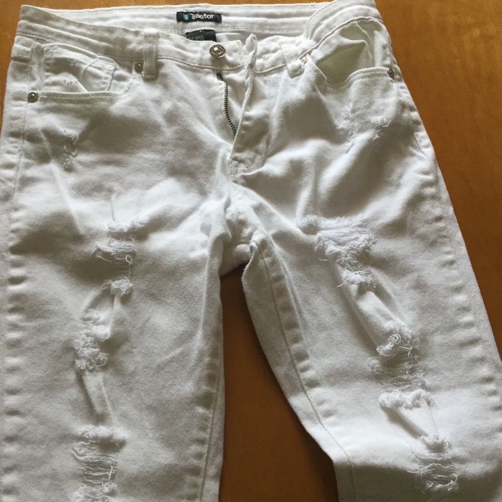 White distressed skinny jeans