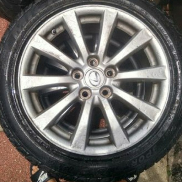 Lexus rims size 17 - Picture 1 of 1