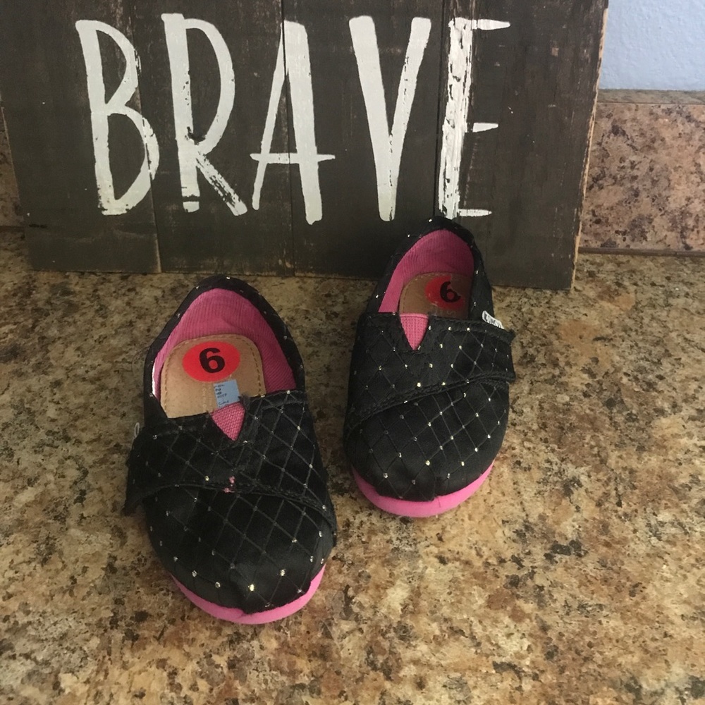 Toms toddler girls size 6 black gold and pink