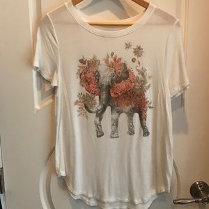 Hollister elephant t-shirt
