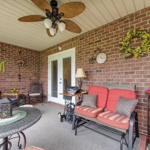 Meet your Posher, Derrick