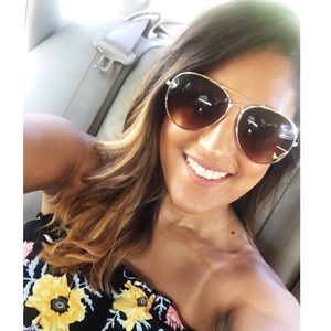 Meet your Posher, Becca