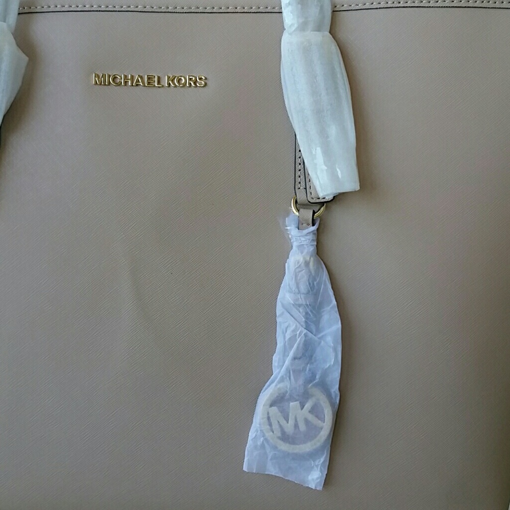 Michael Kors jet set tote bag(sold)locally - Picture 2 of 4