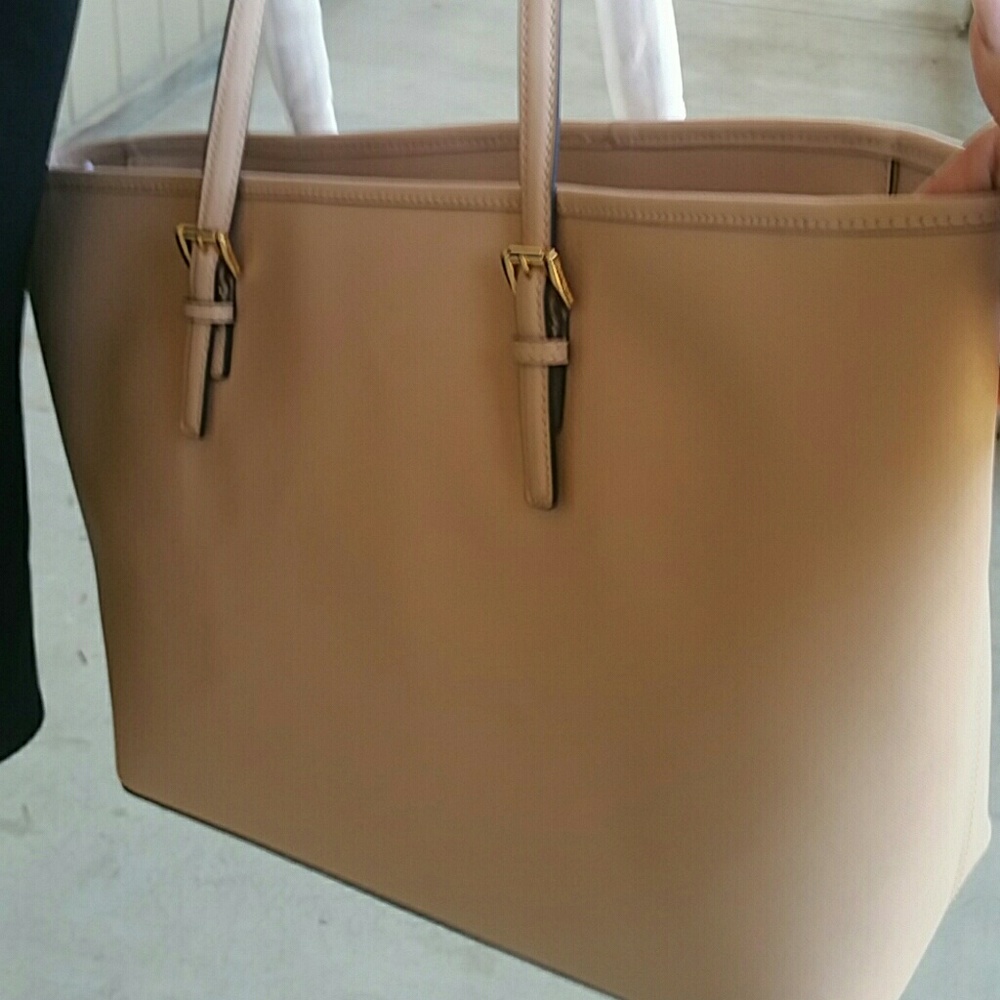 Michael Kors jet set tote bag(sold)locally - Picture 4 of 4