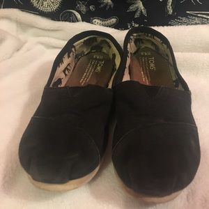 BLACK TOMS