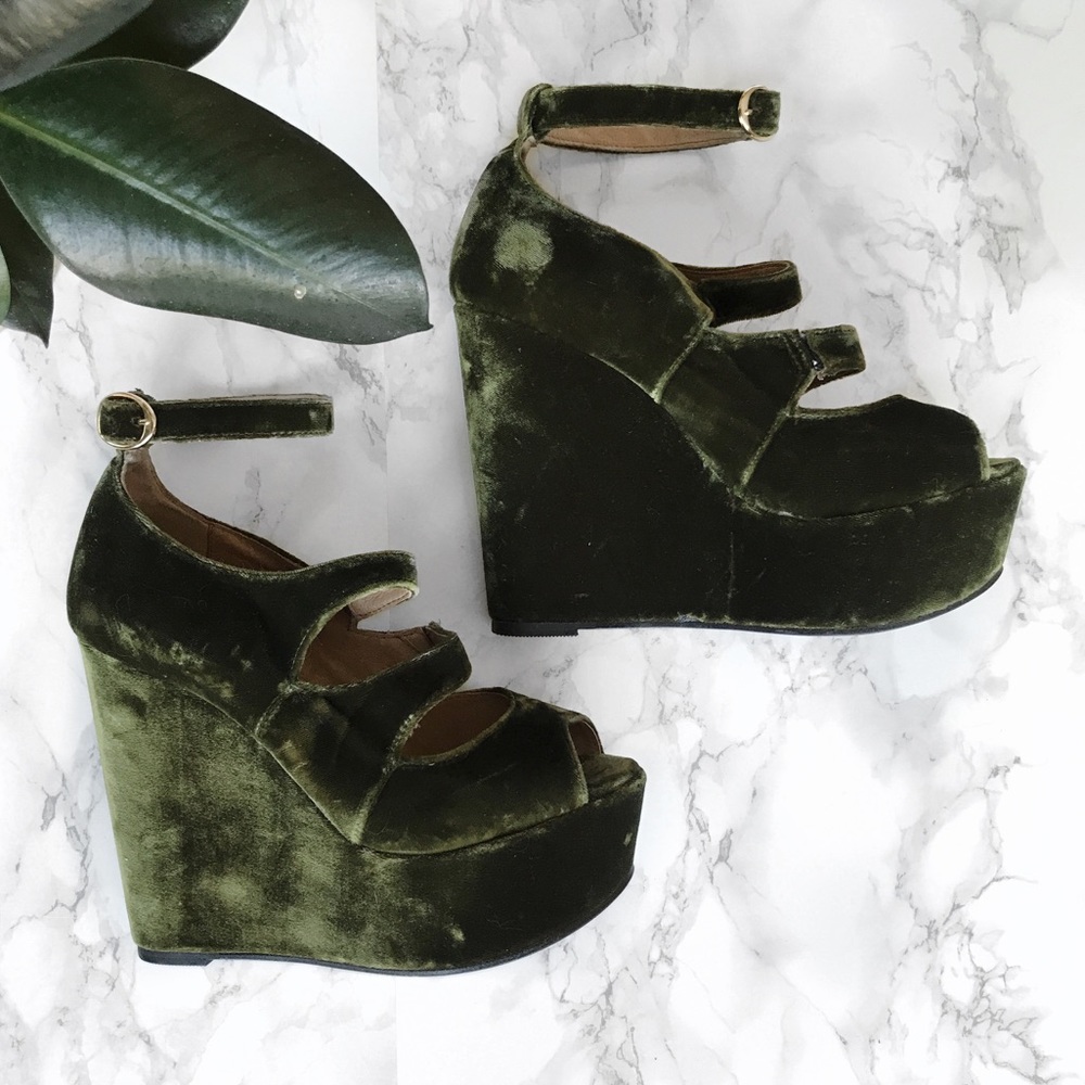 • Forest Green Velvet Wedges •