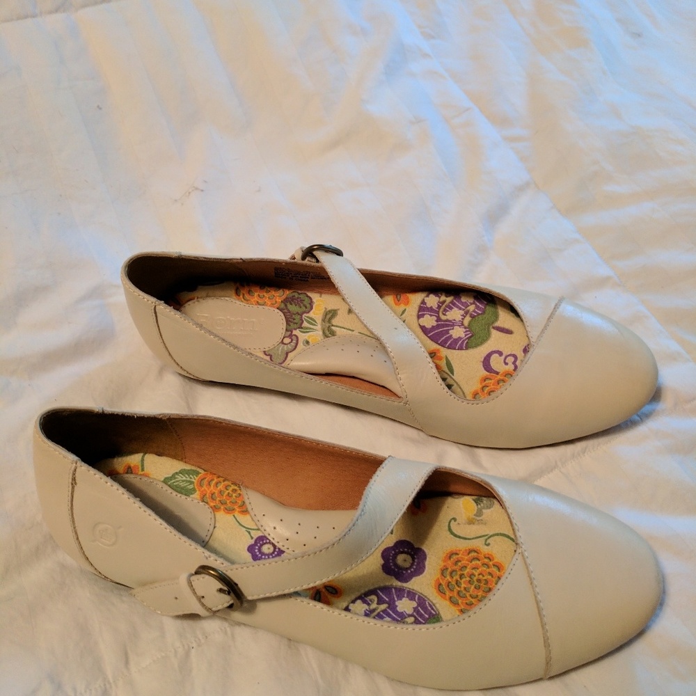 Born flats with buckle
