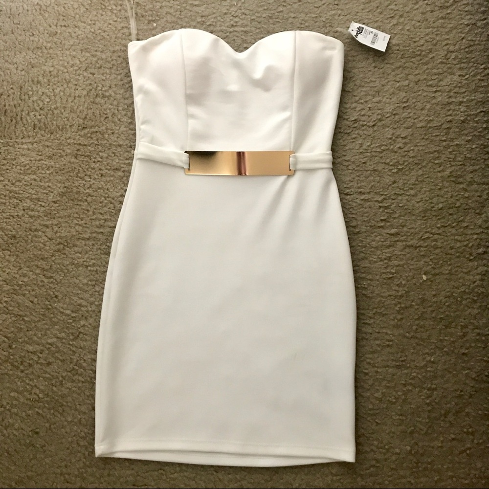 Strapless dress with gold belt