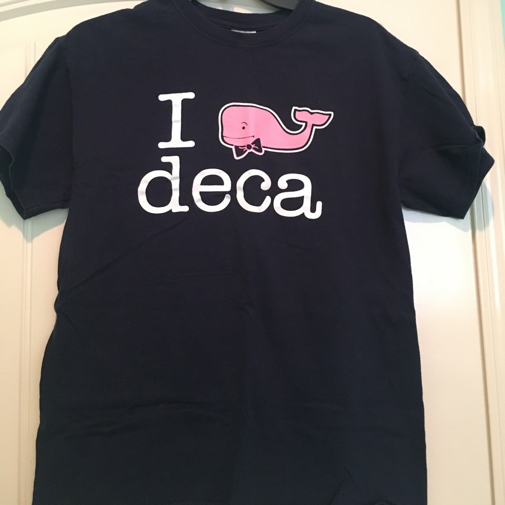 Vineyard Vines Deca Whale T Shirt (size medium)